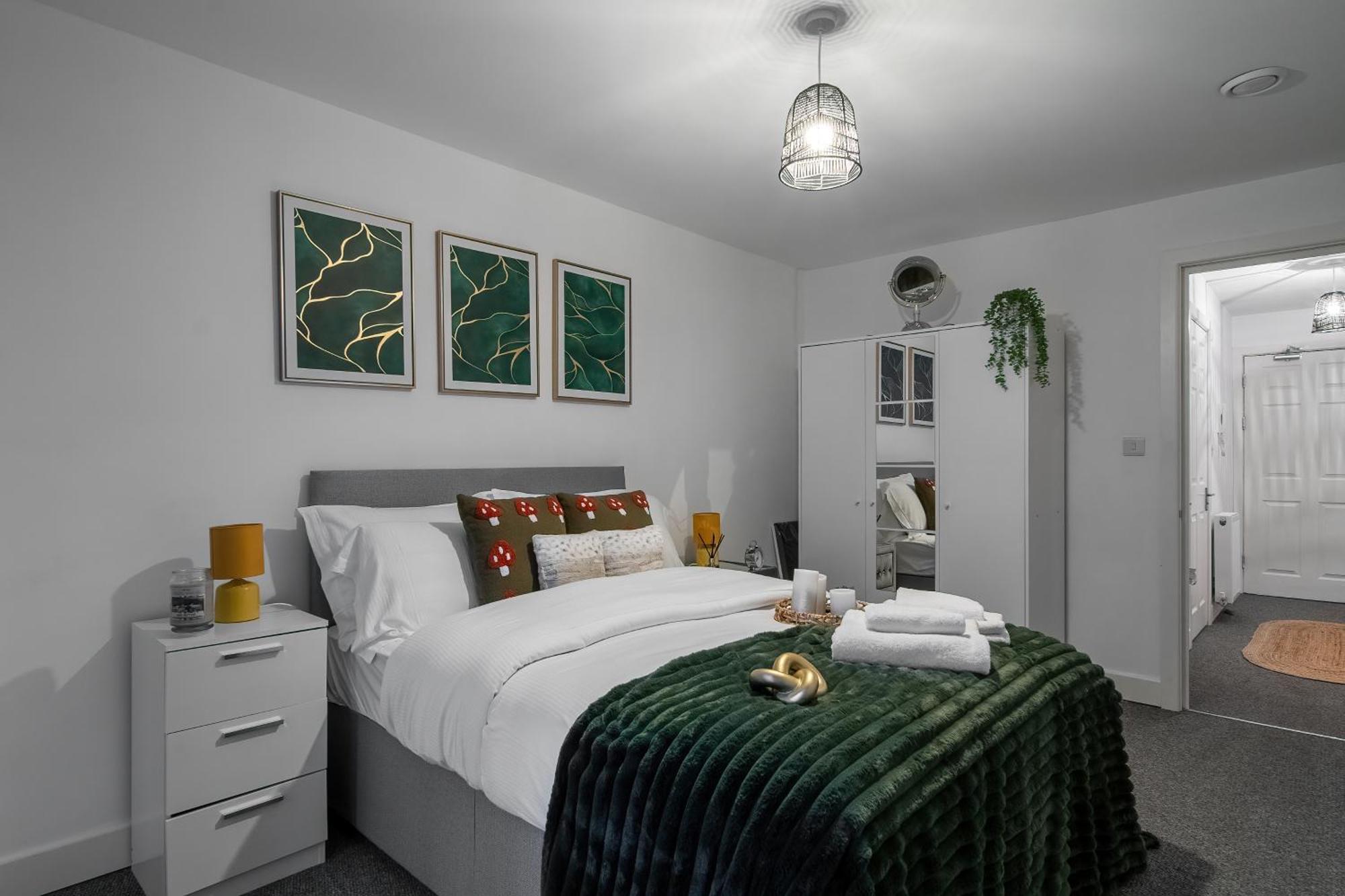 Modern Apartments With Free Parking Near Heathrow Colnbrook Экстерьер фото