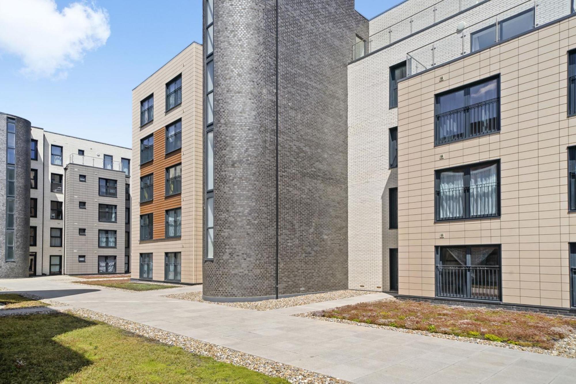 Modern Apartments With Free Parking Near Heathrow Colnbrook Экстерьер фото