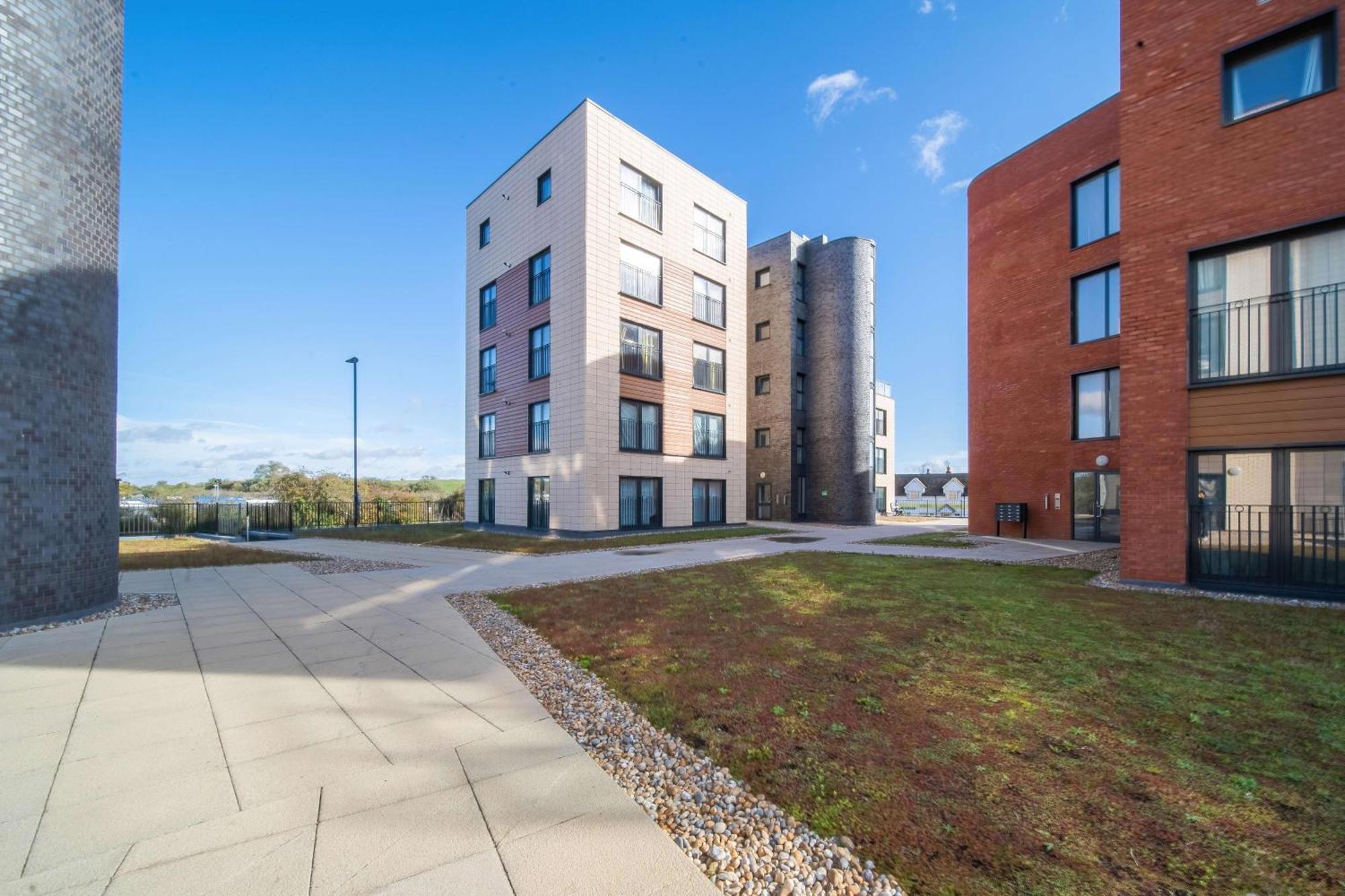 Modern Apartments With Free Parking Near Heathrow Colnbrook Экстерьер фото