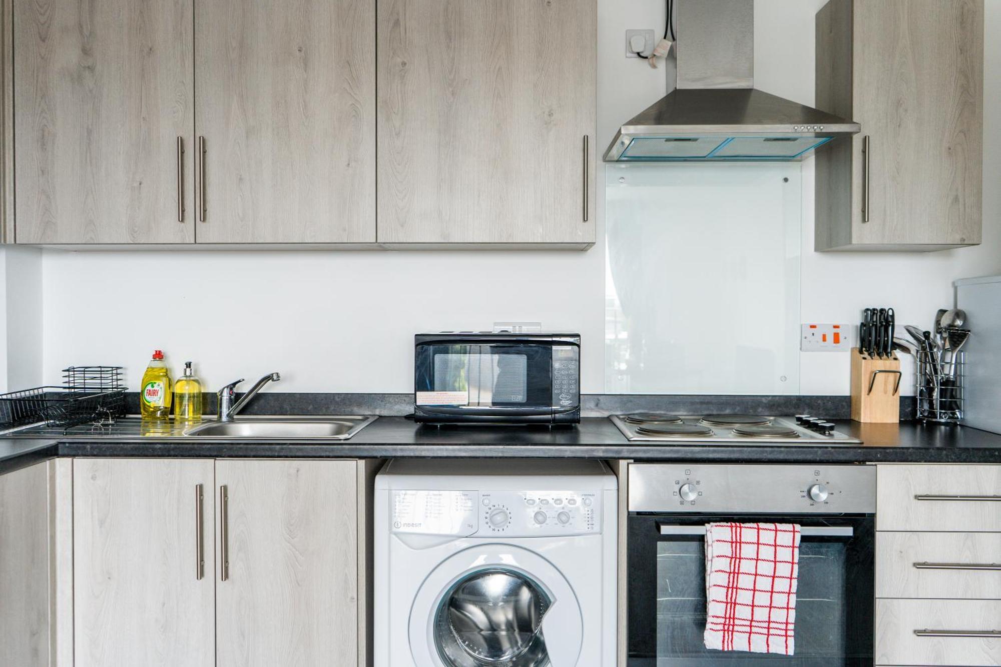 Modern Apartments With Free Parking Near Heathrow Colnbrook Экстерьер фото