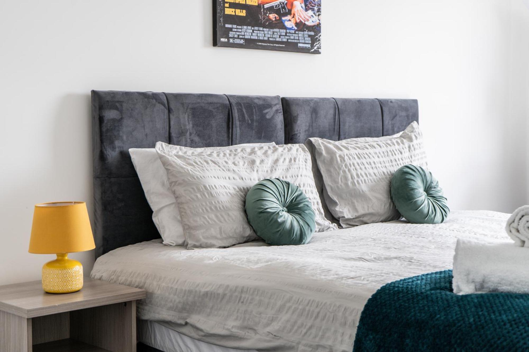 Modern Apartments With Free Parking Near Heathrow Colnbrook Экстерьер фото