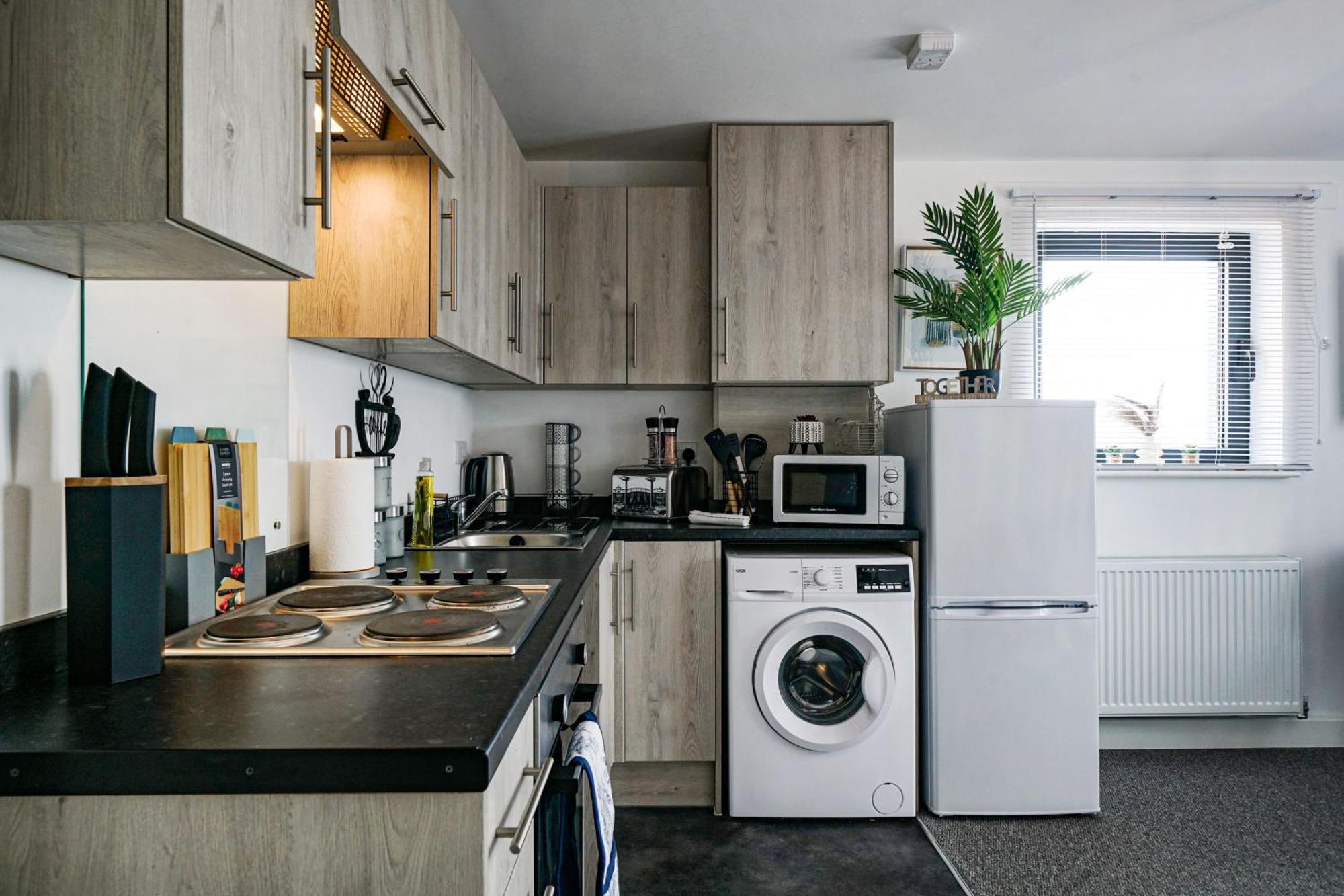 Modern Apartments With Free Parking Near Heathrow Colnbrook Экстерьер фото