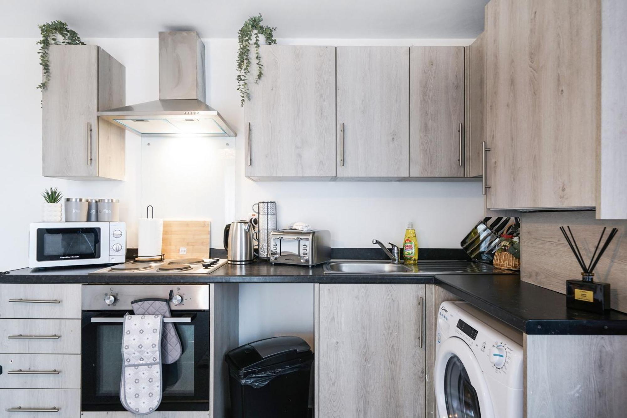 Modern Apartments With Free Parking Near Heathrow Colnbrook Экстерьер фото