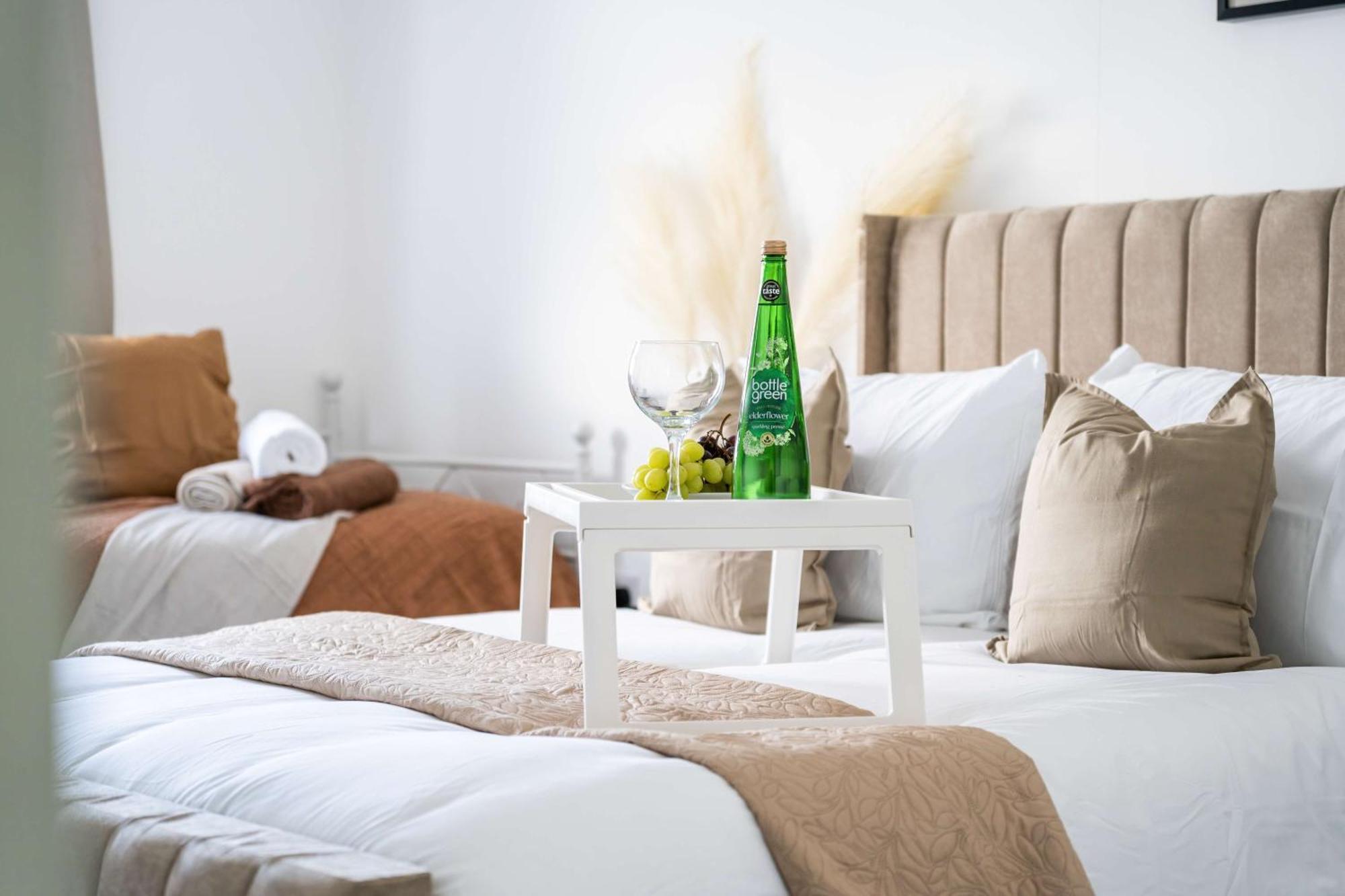 Modern Apartments With Free Parking Near Heathrow Colnbrook Экстерьер фото