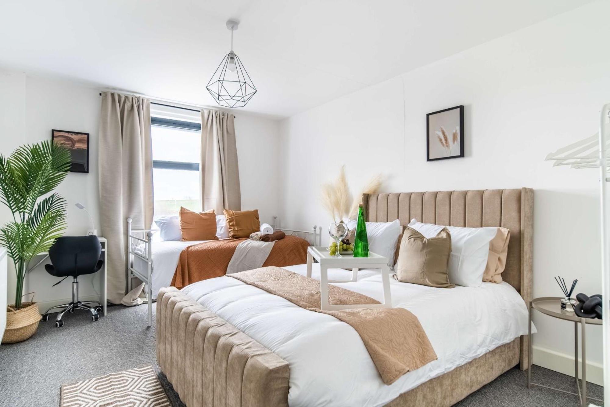 Modern Apartments With Free Parking Near Heathrow Colnbrook Экстерьер фото