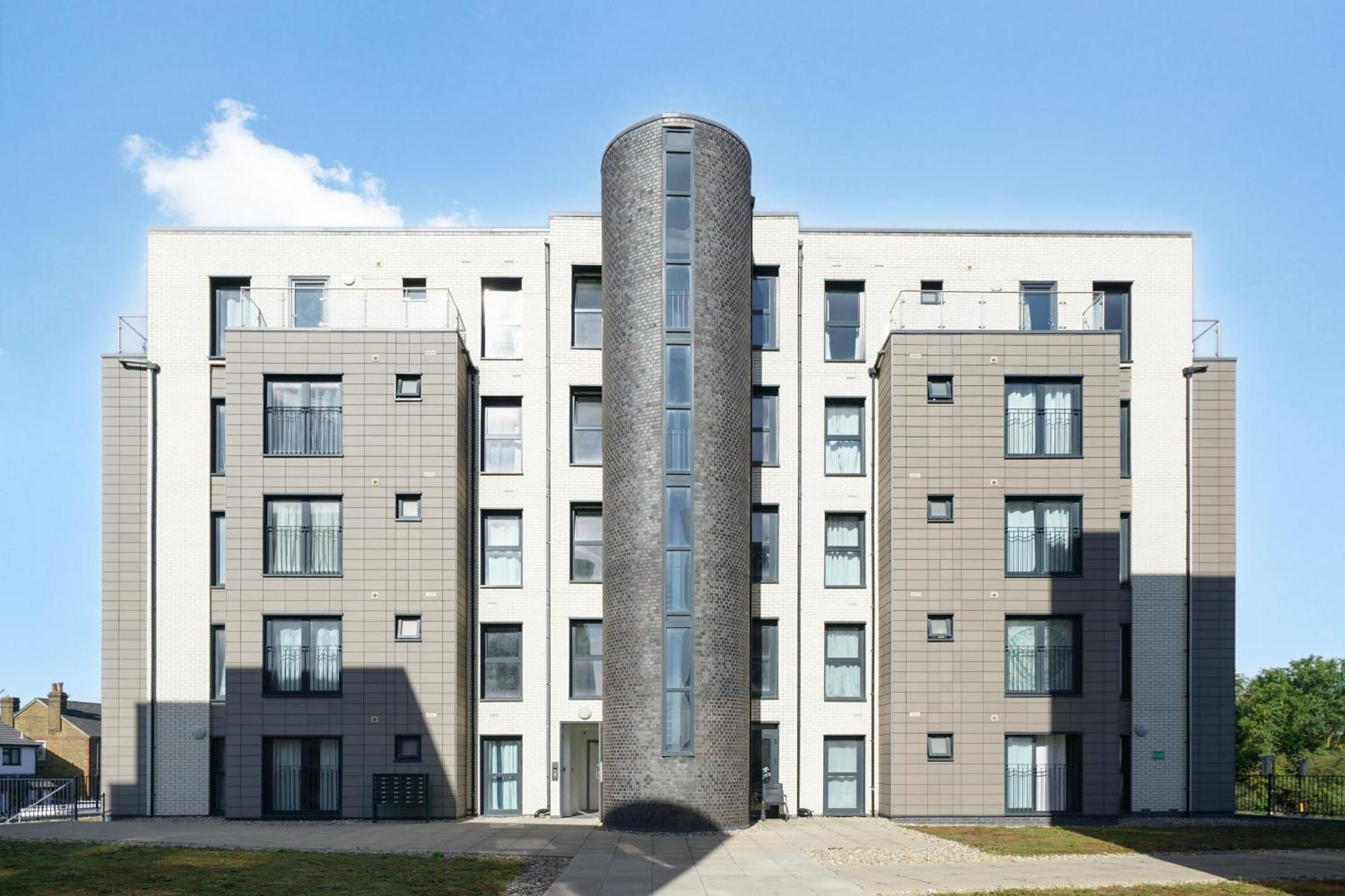 Modern Apartments With Free Parking Near Heathrow Colnbrook Экстерьер фото
